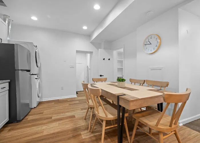 Lawrenceville 1b Bright And Stylish 2 Bedroom With Free Street Parking Apartment *