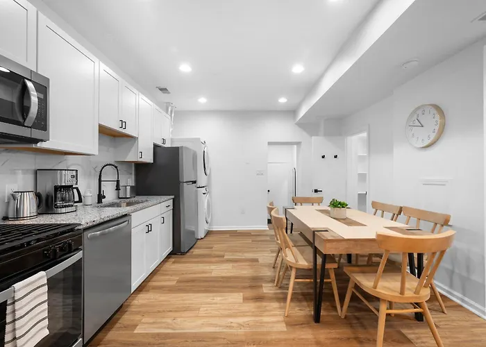 Lawrenceville 1b Bright And Stylish 2 Bedroom With Free Street Parking Pittsburgh