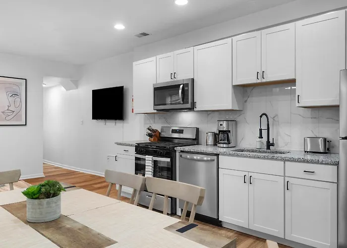 Lawrenceville 1b Bright And Stylish 2 Bedroom With Free Street Parking