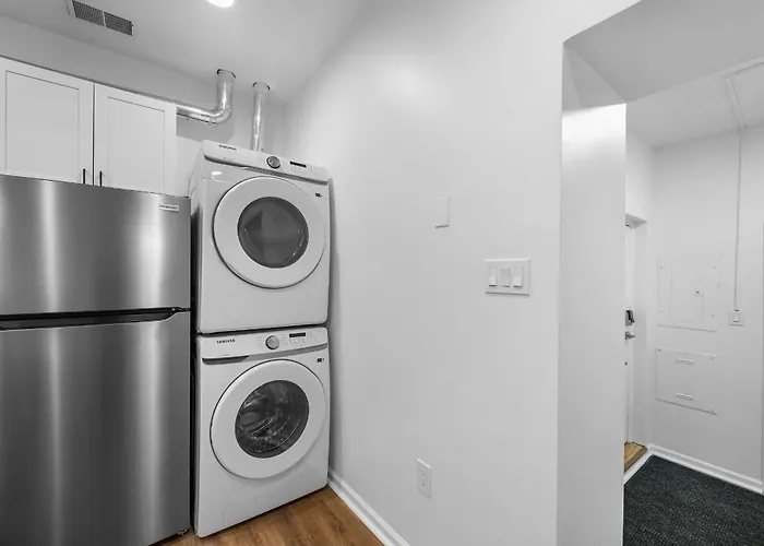 Lawrenceville 1b Bright And Stylish 2 Bedroom With Free Street Parking Apartment Pittsburgh