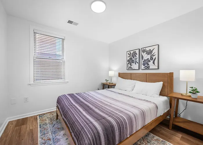 Apartment Lawrenceville 1b Bright And Stylish 2 Bedroom With Free Street Parking