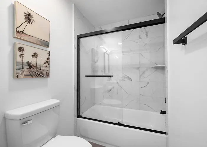 Apartment Lawrenceville 1b Bright And Stylish 2 Bedroom With Free Street Parking Pittsburgh