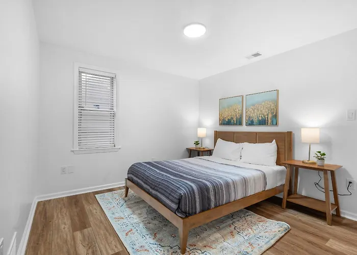 Apartment Lawrenceville 1b Bright And Stylish 2 Bedroom With Free Street Parking *