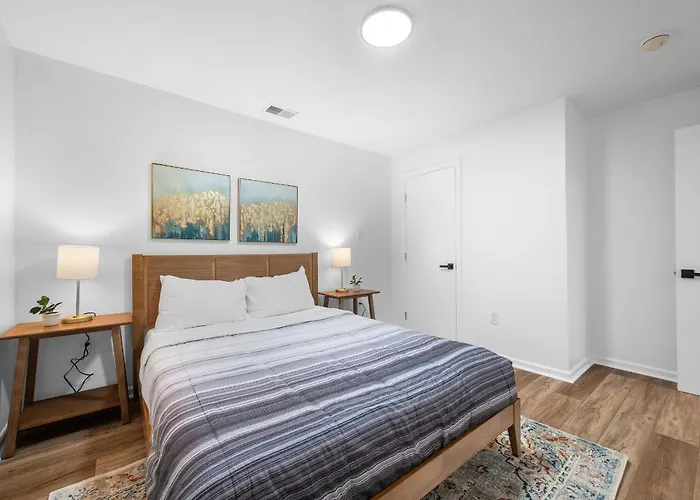 Lawrenceville 1b Bright And Stylish 2 Bedroom With Free Street Parking * Pittsburgh