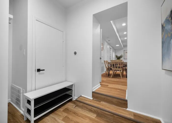 Apartment Lawrenceville 1b Bright And Stylish 2 Bedroom With Free Street Parking